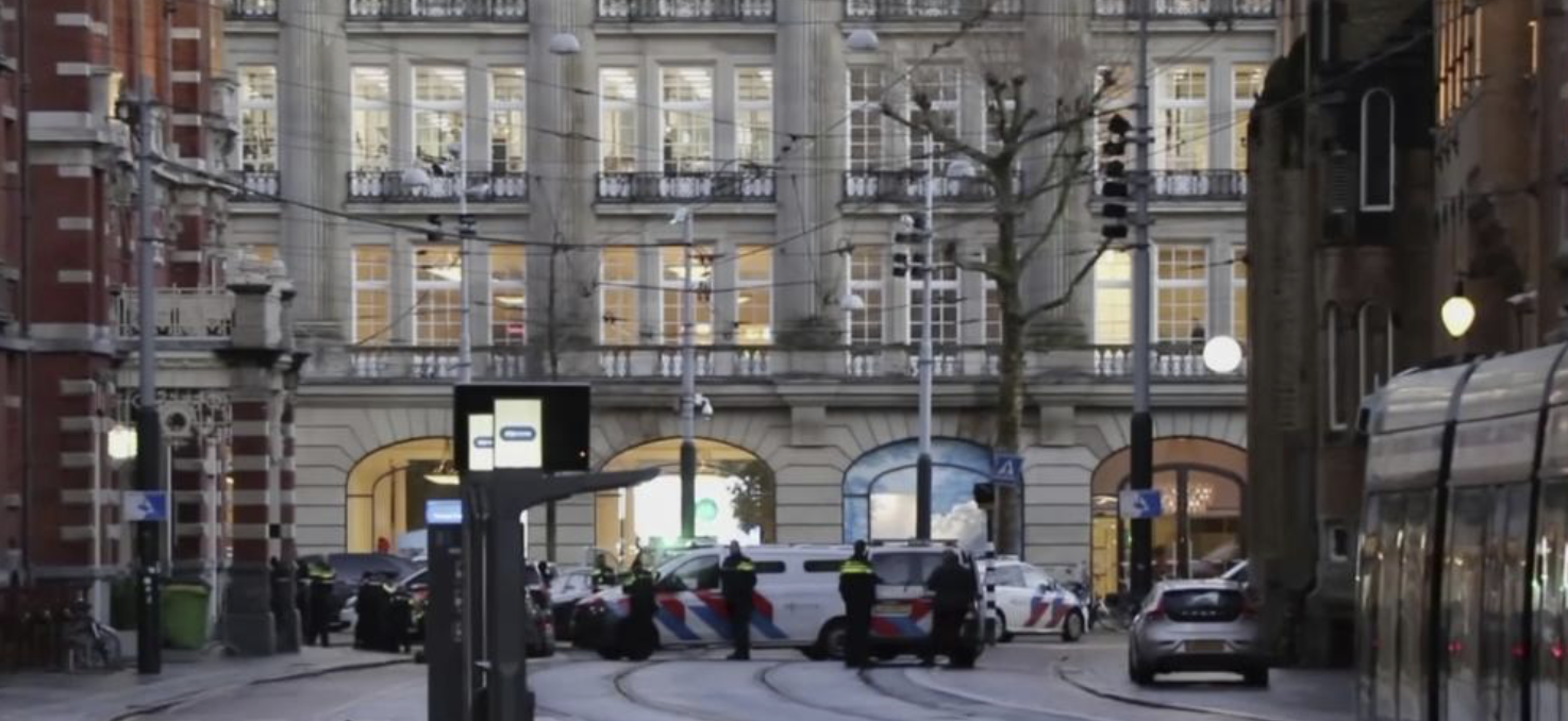 apple store amsterdam hostage