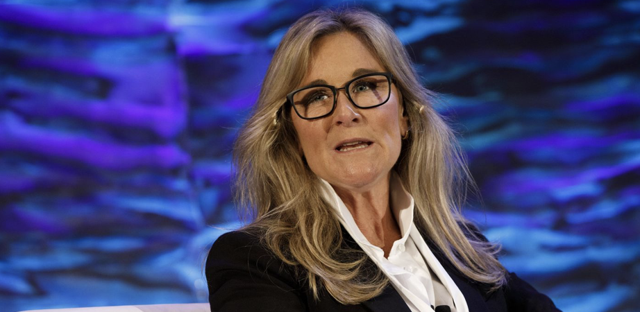 apple angela ahrendts kardashian