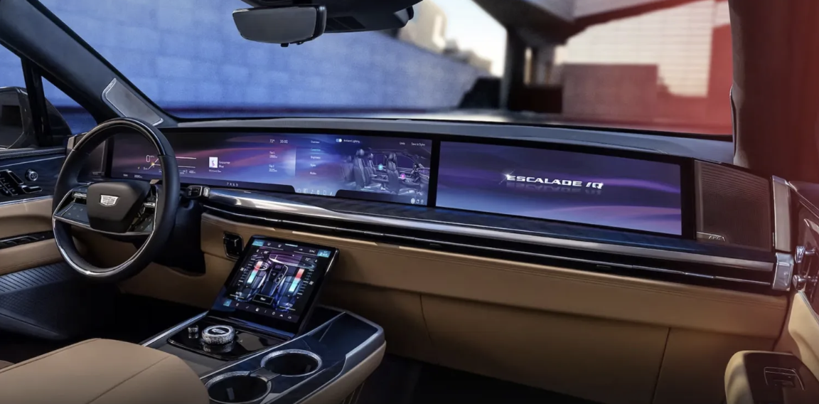 apple gm Cadillac car play