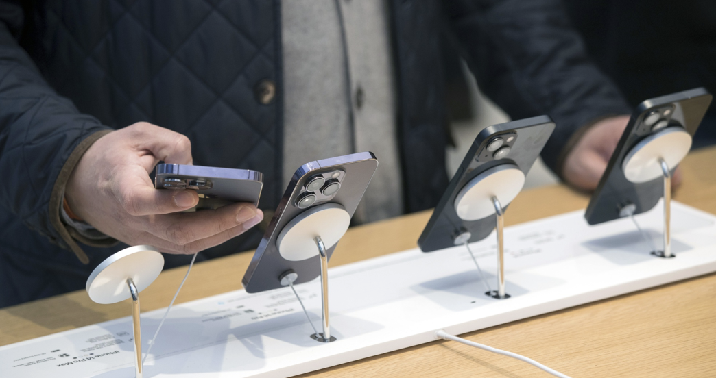 apple gurman charge port