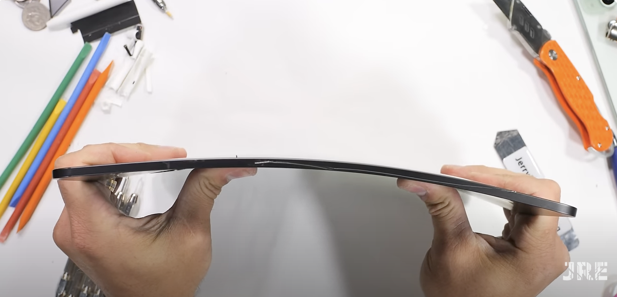 apple ipad pro bend