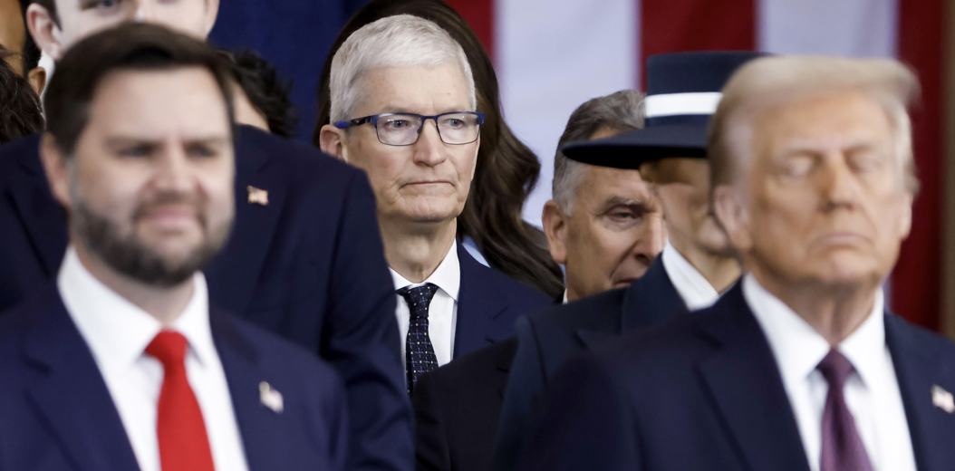 apple cook trump gurman