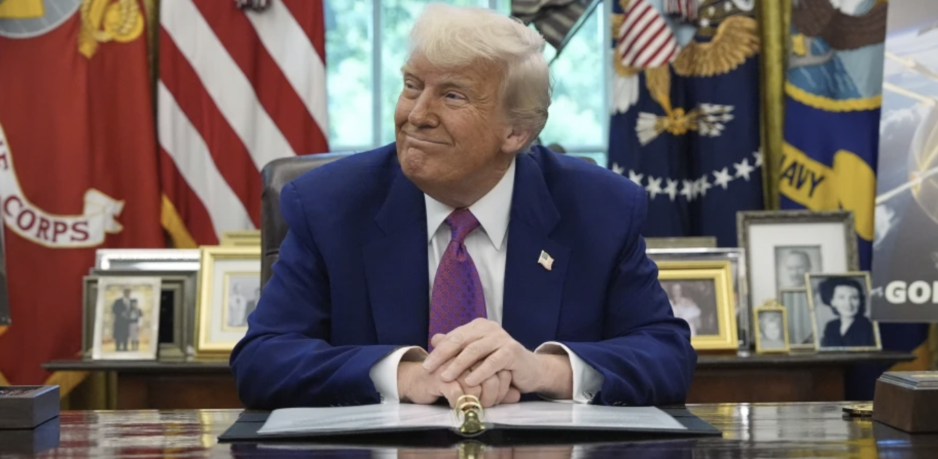 apple trump threatens again