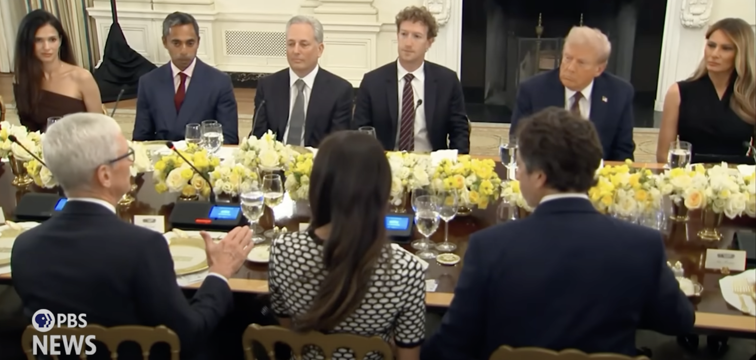 apple ceo praise trump