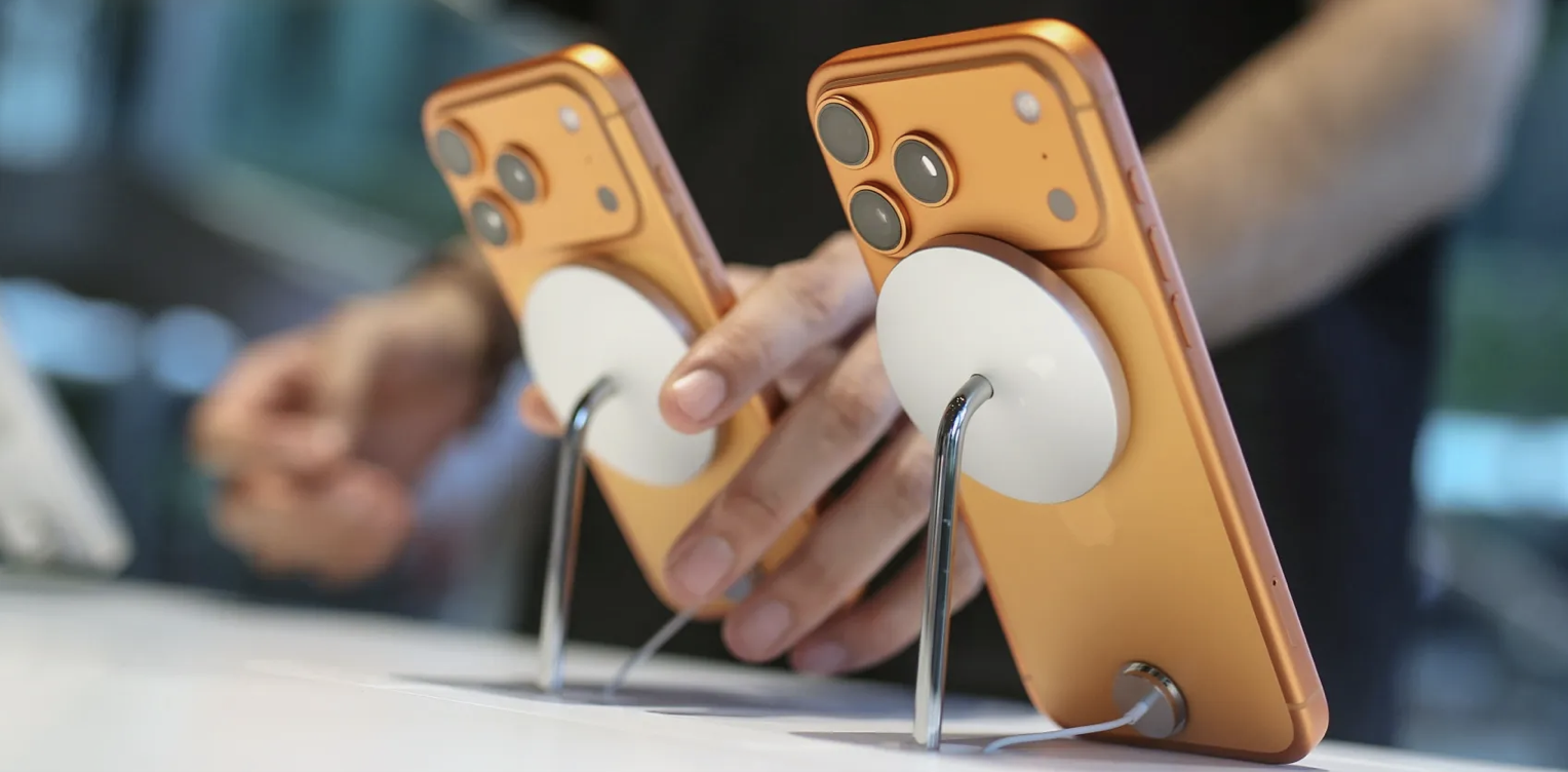 apple smartphone crown counterpoint