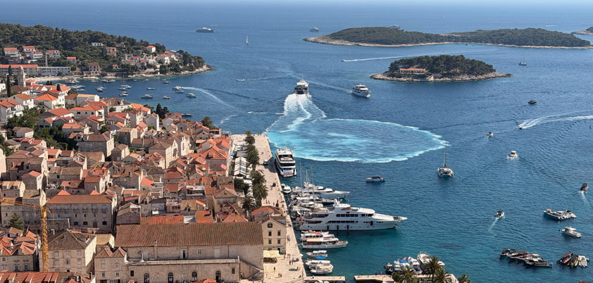 apple postcard hvar